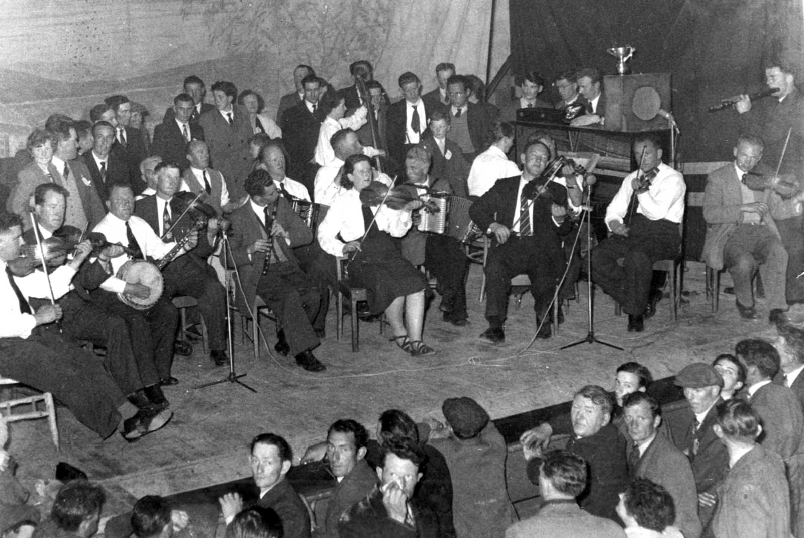 kilfenora_tulla_paddy_cons_hall_1956.jpg